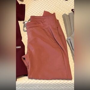 Mauve Figs jogger size small bottoms